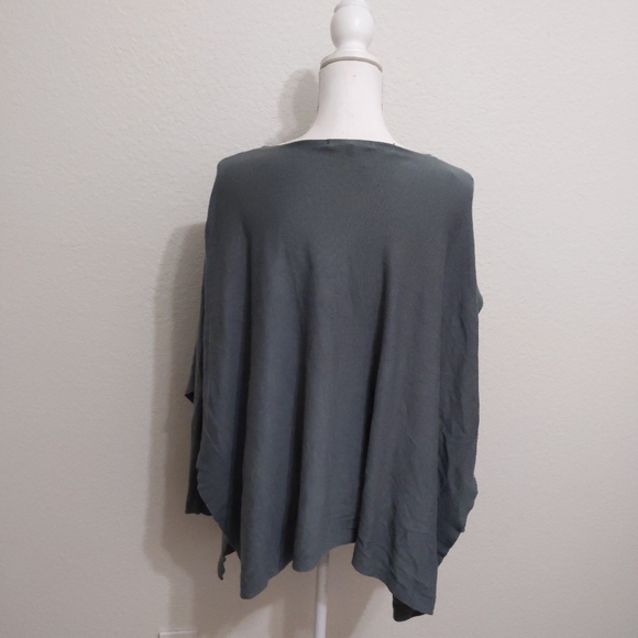 Romeo + Juliet Couture Nordstrom Green Batwing Sweater | Fall Cozy Earthy - Picture 3 of 8